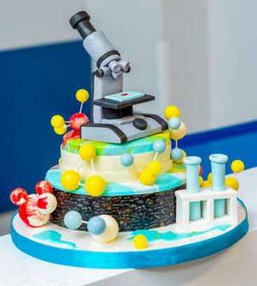 Gâteau d'anniversaire scientifique en mode labo